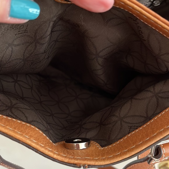 Fossil multi-pocket, leather satchel with shoulder strap. - Picture 7 of 11